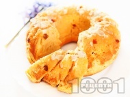 Рецепта Лесен пухкав великденски козуначен кекс с бадеми, стафиди и папая за домашна хлебопекарна (със суха мая)
